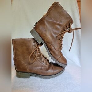 Little girl size 1 brown lace up boots